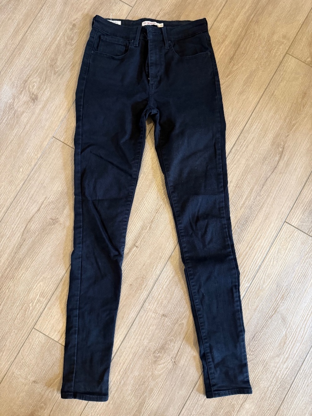 Black Levi’s - High Rise Skinny Jean Size 28